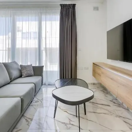 Bright & Modern 2-bedroom - By Hostmt St Paul's Bay