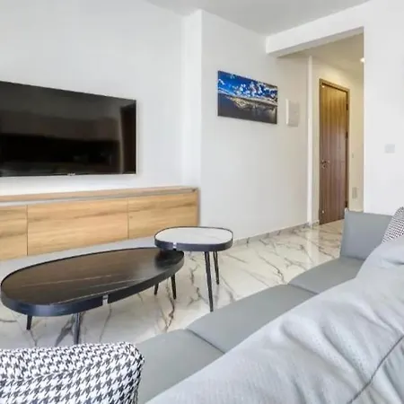 Bright & Modern 2-bedroom - By Hostmt