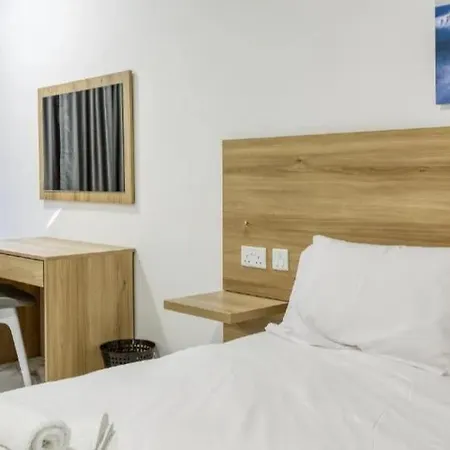 Apartman Bright & Modern 2-bedroom - By Hostmt