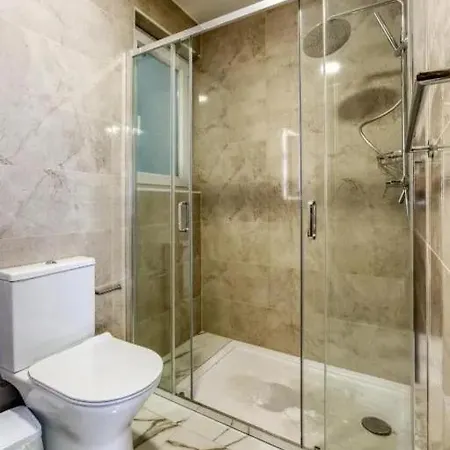 Apartman Bright & Modern 2-bedroom - By Hostmt