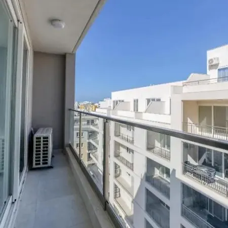 Apartament Bright & Modern 2-bedroom - By Hostmt