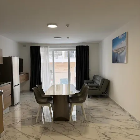 Bright & Modern 2-bedroom - By Hostmt *