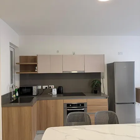 Bright & Modern 2-bedroom - By Hostmt St. Paul's Bay
