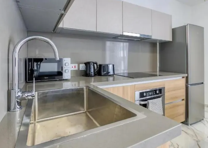 Bright & Modern 2-bedroom - By Hostmt San Pawl il-Baħar