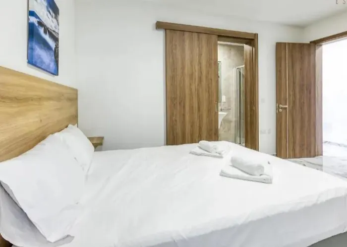 Bright & Modern 2-bedroom - By Hostmt St. Paul's Bay