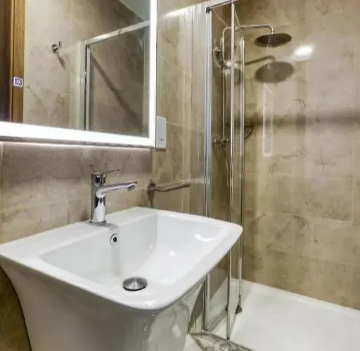 Bright & Modern 2-bedroom - By Hostmt