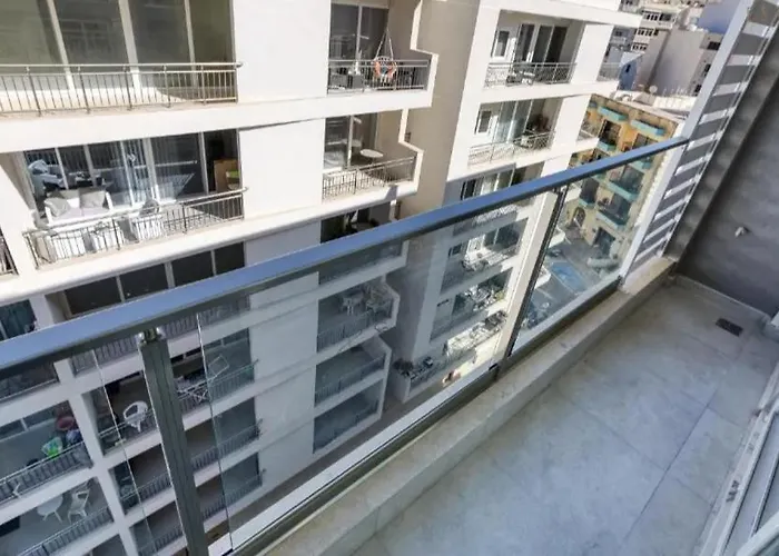 Bright & Modern 2-bedroom - By Hostmt * San Pawl il-Baħar