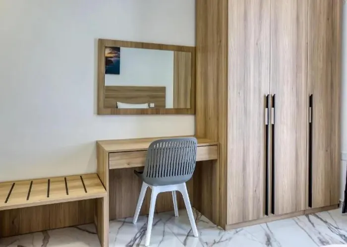 Apartment Bright & Modern 2-bedroom - By Hostmt St. Paul's Bay