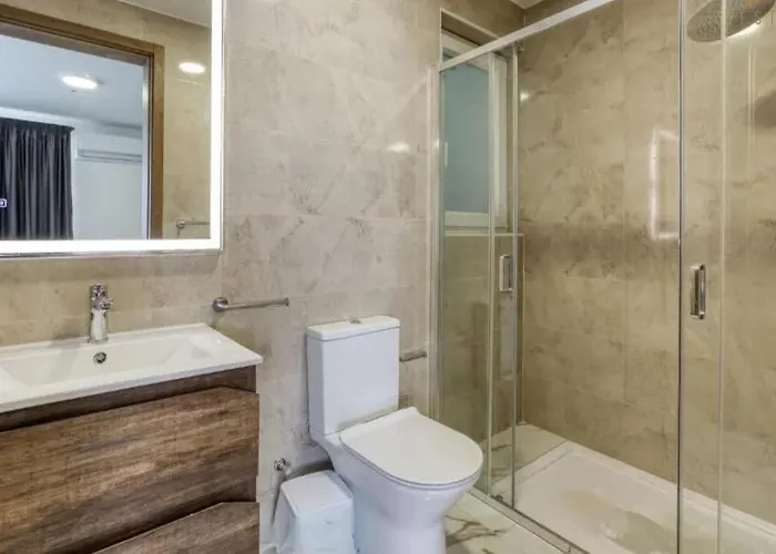 Bright & Modern 2-bedroom - By Hostmt San Pawl il-Baħar